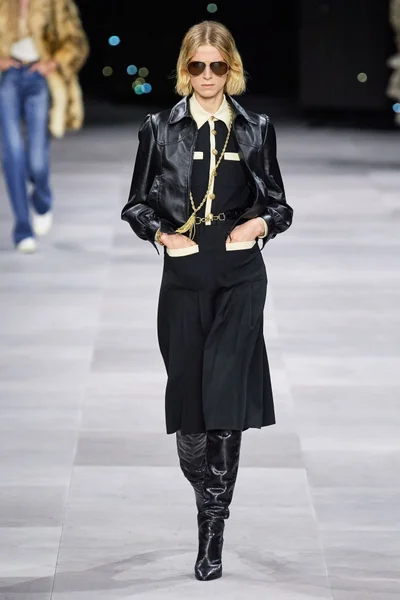 Look 50